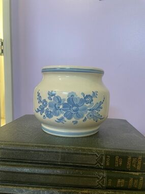 Blue Floral Ceramic Crock Vase- vintage 80’s